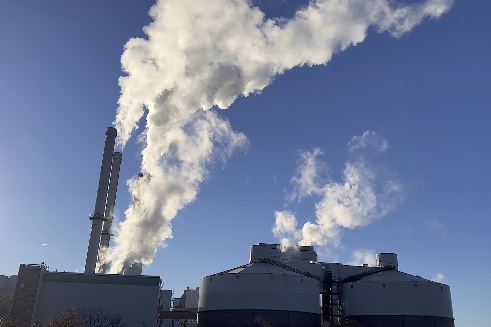 Germany should make its energy sector climate neutral, with a transition to hydrogen and renewable energy sources Germany should make its energy sector climate neutral, with a transition to hydrogen and renewable energy sources