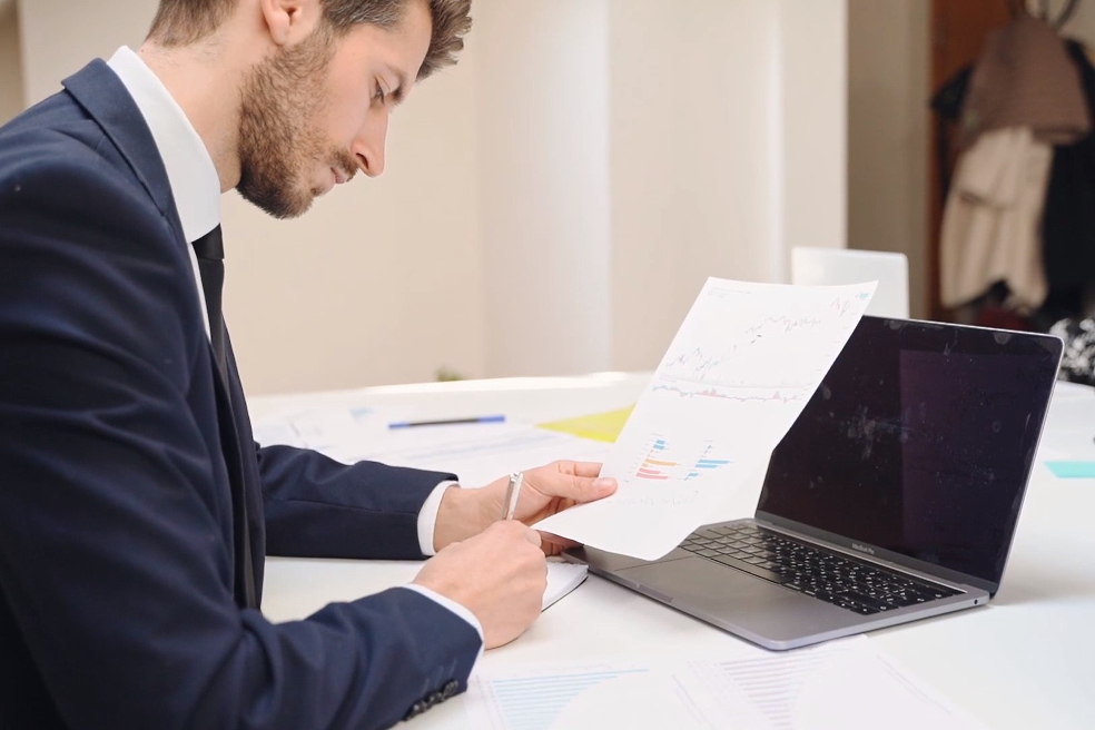 India's state-owned banks are complemented by a growing network of commercial banks providing farm loans India's state-owned banks are complemented by a growing network of commercial banks providing farm loans