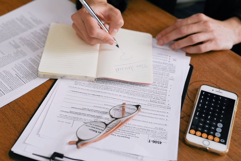 A company that chooses to finance housing projects using leasing builds a house in order to then rent it out and make a profit A company that chooses to finance housing projects using leasing builds a house in order to then rent it out and make a profit