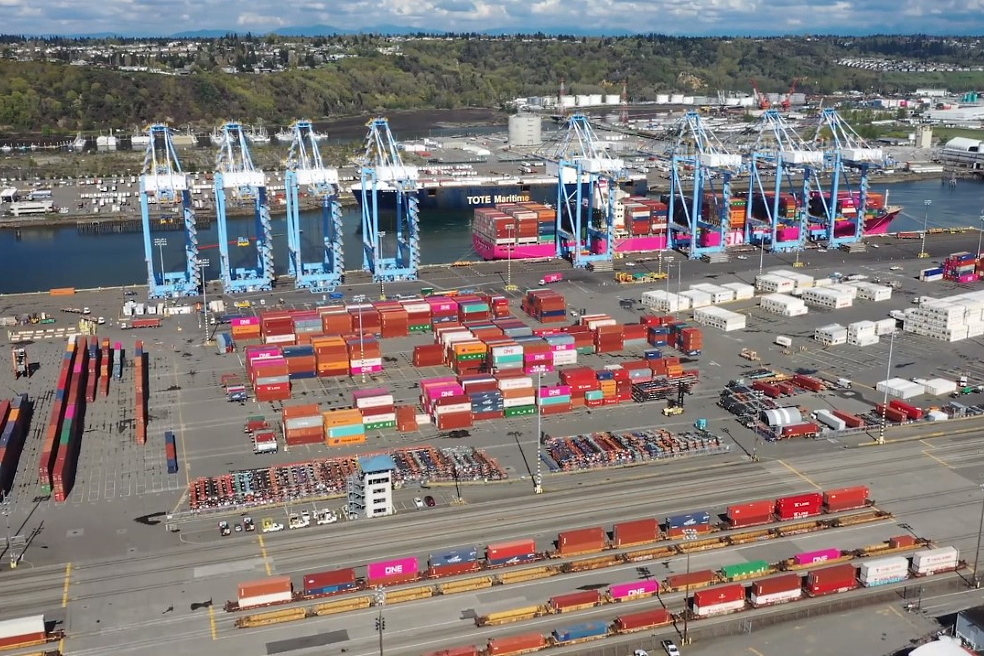 Engineering design of seaports is related to the growing needs of society Engineering design of seaports is related to the growing needs of society