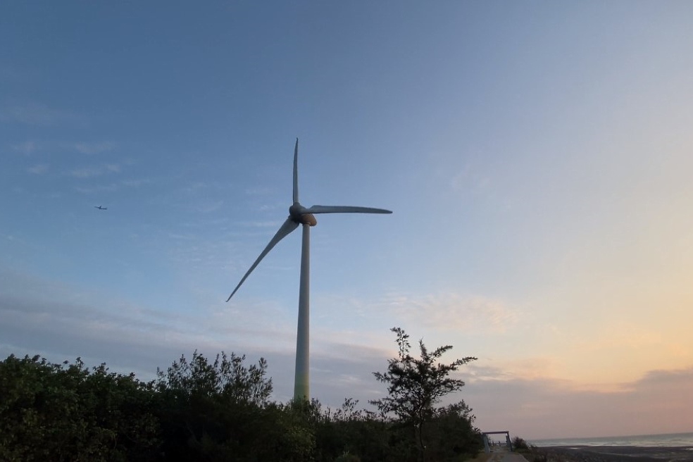 The active construction of wind farms in India, along with the implementation of the largest solar projects, contributes to their achievement The active construction of wind farms in India, along with the implementation of the largest solar projects, contributes to their achievement