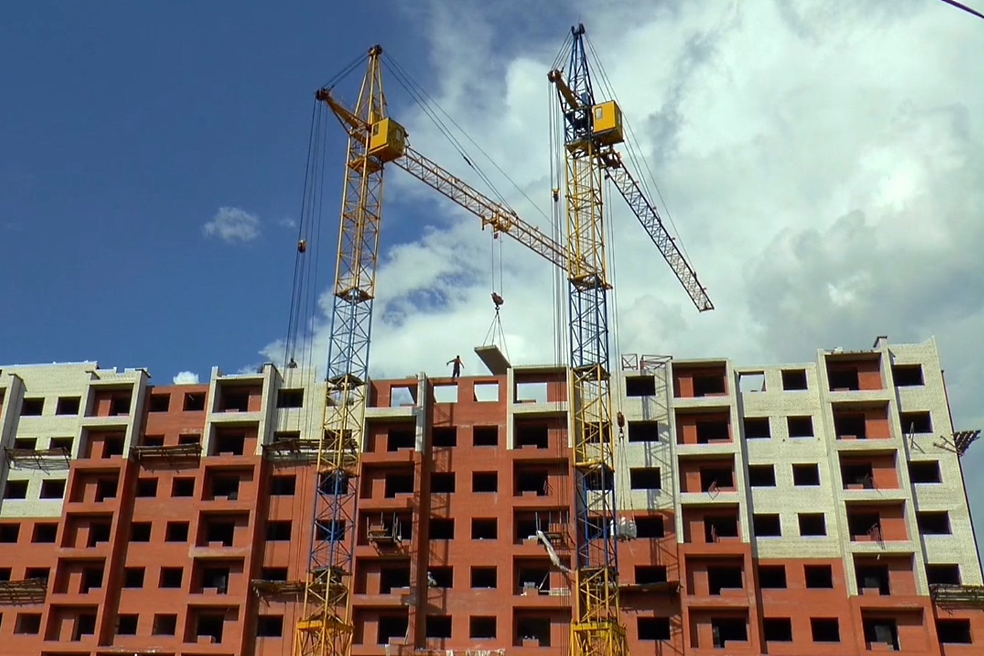 It makes sense to compare the advantages and disadvantages of leasing with bank lending, since they are alternative ways of financing residential development It makes sense to compare the advantages and disadvantages of leasing with bank lending, since they are alternative ways of financing residential development