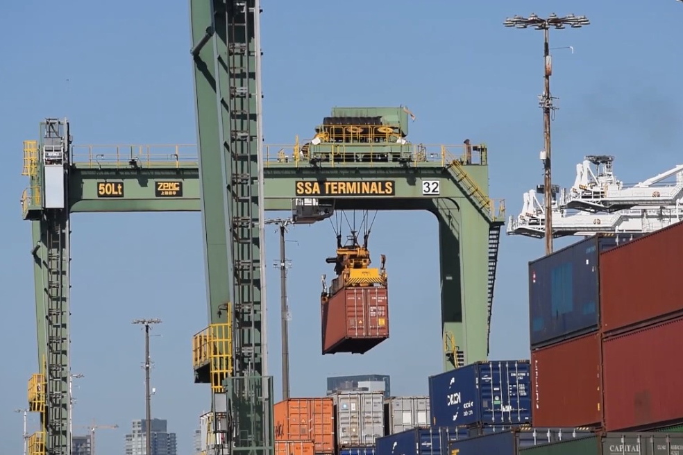 Accordingly, the complexity and labor intensity of the engineering design of seaports has increased exponentially over the past decades, placing ever-increasing demands on the contractor teams Accordingly, the complexity and labor intensity of the engineering design of seaports has increased exponentially over the past decades, placing ever-increasing demands on the contractor teams