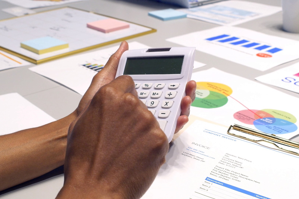 The procedure for monitoring an infrastructure project in the case of international financial institutions is usually comparable to that used by commercial banks for financing The procedure for monitoring an infrastructure project in the case of international financial institutions is usually comparable to that used by commercial banks for financing