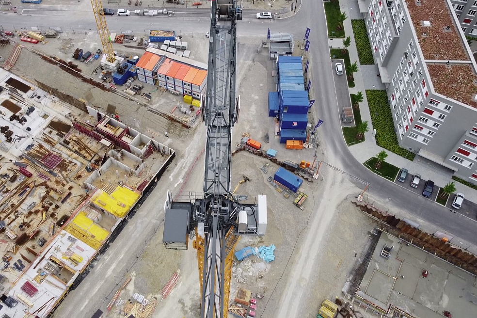 The bank sets the interest rate on the loan and the procedure for paying interest The bank sets the interest rate on the loan and the procedure for paying interest