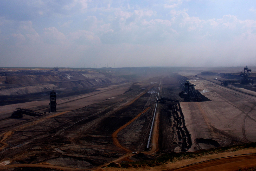 When designing mining and processing plants, ore grinding can be developed as an autonomous process or can be included in a closed cycle with crushers and screens When designing mining and processing plants, ore grinding can be developed as an autonomous process or can be included in a closed cycle with crushers and screens